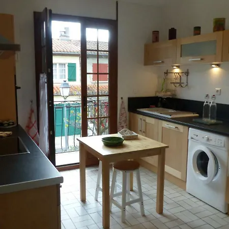 Holiday home Maison Du P'tit Troubadours Balcon Face A La Cite *